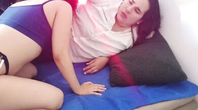 مع امرأة ناضجة تمارس الجنس السحاقي ????????????