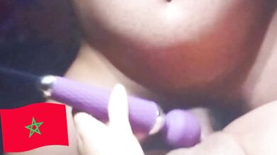 فتاة مغربية بيضاء تحب مص بوسها ونائب الرئيس في مؤخرتها البيضاء????????????????