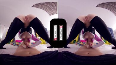 VRCosplayX Blonde Teen GF Gwen Stacy Uncovers Herself