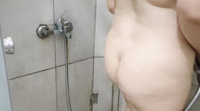 Üveyannem Banyoda Sevgilisine Video Atıyor Turkish Stepmom