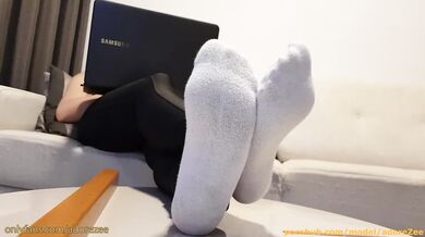 Foot ignore ends with a nice cumshot on my slightly dirty soles