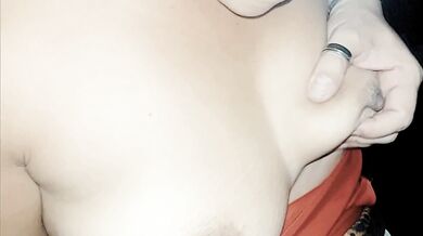 Ksal RaposaSexy: Esposa se divertindo com um novinho na praça e o marido filmando tudo