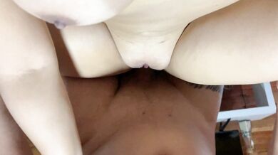 Invito a mi hermanastra a coger en el bosque