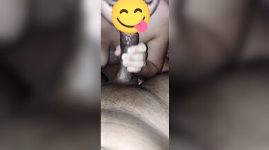 Vazou vídeo novinha +18 fazendo boquete babado e ganhando farta gozada na boca