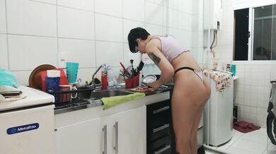 Your girlfriend is making dinner right now. Come watch me?