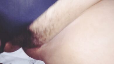 maduro entra al cuarto de su hijastra y se la coge