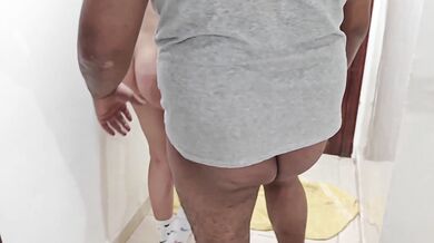 فلم مغربي سكس ساخن???? سخرت جاري جاب ليا طاجين لقاني خارجة من دوش جديدة ???? شدني حواني