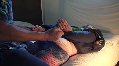 Belle maman baiser avec son beau fils et le laisse éjaculer dans sa chatte