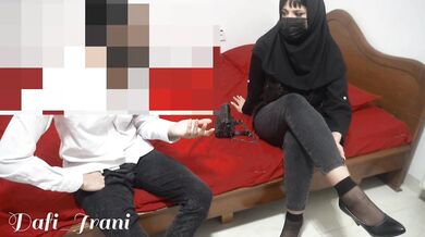 مدیر مد.رسه به ما.در دانش آ.موزش میگه پس.رت حرفای جنسی میزنه تومد.رسه مادر هم میگه...(مکالمه فارسی)