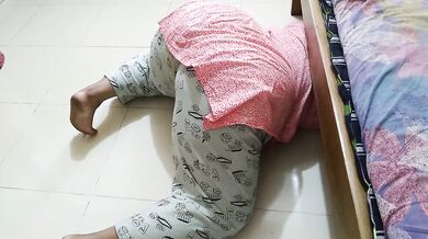 زميلتي في الغرفة ذات المؤخرة الكبيرة علقت تحت سريري واستخدمت كمكب نفايات - عربي