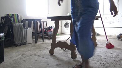 جارتي الفاسقة كانت حمقاء، تم ممارسة الجنس مع كسها، وكانت كلماتها نارية، مما أدى إلى تهيج القضيب