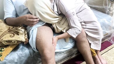 بنت تي جات عندنا في العيد دخلتها ????حويتها طلعت متقوبة ????