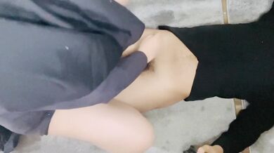 دوست دختر حشریم اومد خونه که مدرسه بود منم از کص گاییدمش خیلی راضی بود منم ارضا شدم مکالمه فارسی