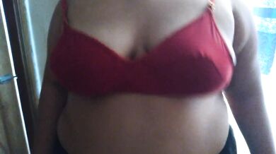 أخت الزوج تصبح ساخنة وتخون الزوج الذي يطلق عليه الرجل بالمنزل ومارس الجنس - Hanging Boobs