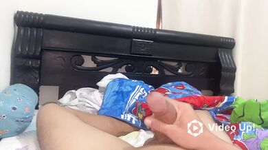 Lo vuelvo loco con mi oral y lo hago que se corra con mi culote