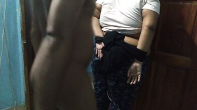 ابن الخطوة يفاجئ زوجة الأب المقيدة - Morocco MILF New Marrid Stepmom Handcuffed By Stepson