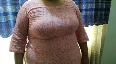 زوجة الأب الإيرانية المثيرة تثير فجأة جنسيًا في الفندق، أمارس الجنس لأن أبي بعيدًا I Fuck Irani MILF