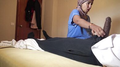 Une femme de ménage algérienne est choquée lorsque le rappeur français montre sa grosse bite noire