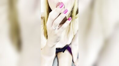 Trans Gostosa Brincando com Cuzinho até Ficar Arrombada