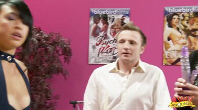 Hannah Shaw Tests A Dildo To A Customer