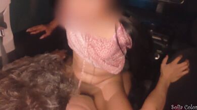 We escape from a party to fuck quickly in the car