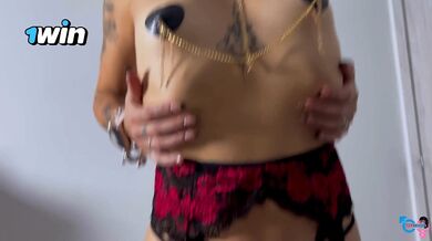 Italian girl gives a blowjob with lots of cum in her mouth that drips from all sides!