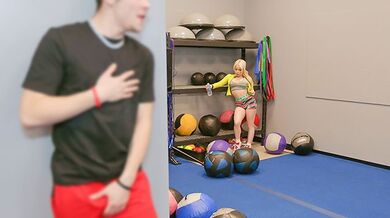 Have your ever seen a MILF so horny? - Nikki Delano