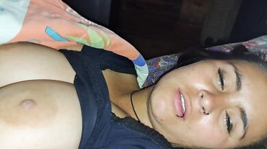 Mujer de piel blanca se deja penetrar sabroso