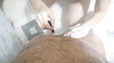 Egyptian wife in shower - حلقتلي شعر زبي شافت زب وهي تسخن كانت هتكلو