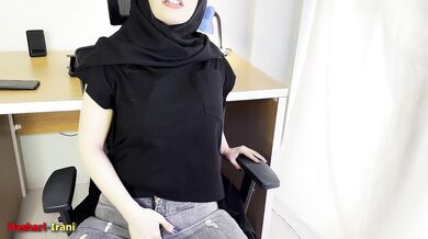 منشی شرکت داشت با موبایل کار می کرد و کارای شرکت مونده بود منم گفتم باید خوشحالم کنیiranian office