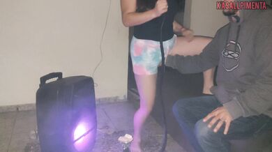 ახალი ბოროტი სოციალურის შემდეგ, აცდუნებს ახალგაზრდას, სანამ ის ყველაფერს გააკეთებს თავისი დიდი დიქით