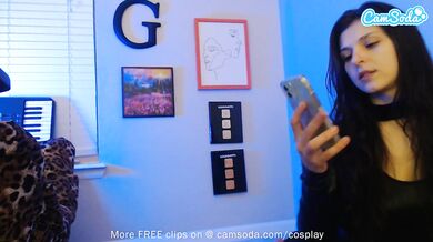 Busty Leah Gotti Cosplay As Catwoman Fucks Herself With Dildo