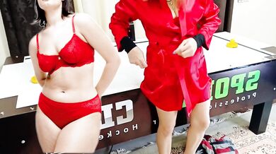 سکس داغ روی میز بازی.چقدر جیغ و داد میکنه