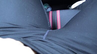 Une jeune pute Algerienne veut baiser le chauffeur de taxi