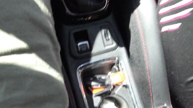 Une jeune pute Algerienne veut baiser le chauffeur de taxi