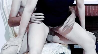 واحد بالاییمون مجرده . هر وقت هوس میکنم به یه بهونه میرم بالا