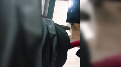 لما ارجع على البيت الكلب بيستقبلني وهو راكع