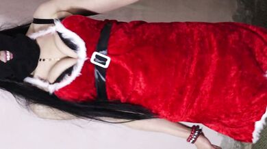 هابى نيو ير ياجماعة رقص بلبس الكريسماس كل عام وانتم بخير