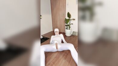 サイトで出会った人に変態な格好させられて名前呼びオナニー動画を撮ってほしいと言われたので公開します。ヤラセじゃなくてガチなので変態ゆうゆうさんちゃんと感想ください。日本人/無修正