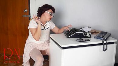 I am your seXretary. Do you wanna be my boss?