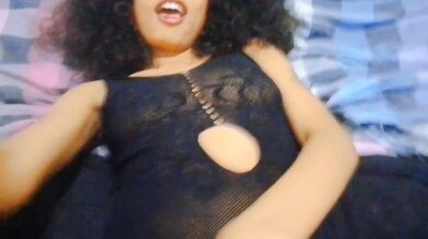 مطلقة تطوانية هايجة???? محرومة من زب ????تتهز القلوة مسكنية من عند عشيقها المراهق زملة صعيبة