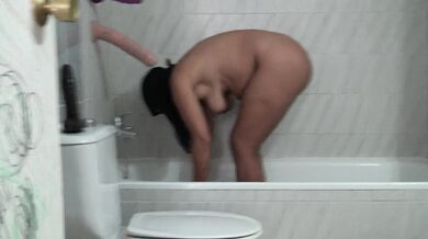 ممارسة الجنس المصري الصعب مع زميلتك بصورة عاهرة في الحمام في مكان العمل وأفضل الجنس