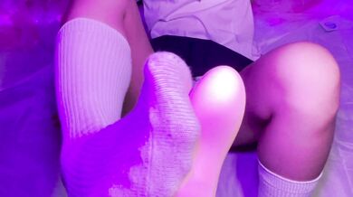 【おてつだい】大至急セーラー服に口と手足でヌいてもらいたい人向け♥ - Blow, footjob and handjob by Japanese high school students♥