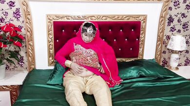 Most Beautiful Pakistani Mature Bride Sex With Dildo in Wedding Dress