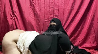 Asian Shemale Lesbian With Niqab